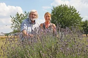 Annette Aller (rechts) und Experte Dr. Michael Ernst bei seinem 1. Besuch im Juli.