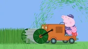 Peppa, Schorsch und Opa Wutz mähen gemeinsam eine Wiese. Ob sich darin was versteckt hat? Zuerst auf Englisch und dann auf Deutsch.