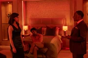 In the left: Daisy 'Jett' Kowalski (Carla Gugino) On the right: Charlie Baudelaire (Giancarlo Esposito)