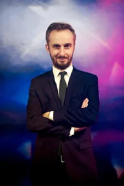Jan Böhmermann im Studio.