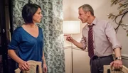 Marcus Farrow (John Simm, r) hat einen Streit mit seiner Frau Abi (Heather Peace).