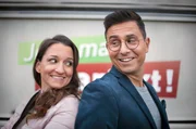 Die Moderatoren Julia Tzschätzsch und Daniel Mauke.