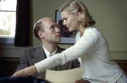 Firmenerbe Adrian Keenbrook (Shane Bartle) verfällt Angelikas Charme (Anna Loos).