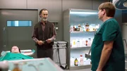 Dresden Arslan (Ercan Durmaz) und Dr. Falko Lammert (Peter Trabner) v.l.