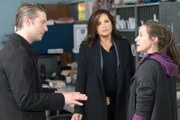 Dominick "Sonny" Carisi (Peter Scanavino) und Olivia Benson (Mariska Hargitay, M.) ermitteln in einem Fall von Kindesentführung. Ein Junge wird von einem Unbekannten aus seiner Kita abgeholt - die Mutter, Dana (Brooke Bloom), beschuldigt zunächst den Vater des Jungen.