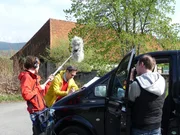 drehscheibe: Expedition Deutschland - Von Buxtehude bis Weil am Rhein. Tonassistent Wolfgang Kick, Reporter Christian Landrebe und Kameramann Bernd Rischner beim Dreh auf der B3. (v.l.n.r.)