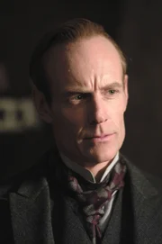 Im Armenviertel der Millionenstadt London, das bereits unter Jack The Ripper zu leiden hatte, geht anscheinend ein mörderischer Vampir um. Doch Sherlock Holmes (Matt Frewer) glaubt, dass der Blutsauger in Wahrheit ein Mensch ist und stellt ihm eine Falle.