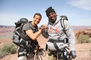 Bear Grylls (l.), Deion Sanders