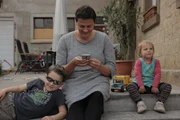 Die ständige Rufbereitschaft lässt Melanie (M.) wenig Zeit für ihre Familie und die Kinder.