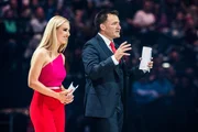 Super10Kampf 2018
Jubiläumsshow zur 40. Ausgabe
Die Moderatoren Nicole Berchtold und Sascha Ruefer
SRF/Oscar Alessio