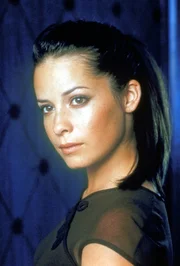 (2. Staffel) - Piper Halliwell (Holly Marie Combs) hat die Fähigkeit, die Zeit in ihrer näheren Umgebung anzuhalten und damit trägt sie zum Erfolg des Hexen-Trios bei ...