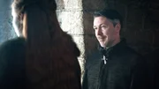 Littlefinger (Aidan Gillen) gelingt es mühelos noch mehr Streit zwischen Sansa (Sophie Turner) und Arya zu verursachenLittlefinger (Aidan Gillen) gelingt es mühelos noch mehr Streit zwischen Sansa (Sophie Turner) und Arya zu verursachen