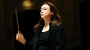 Im November 2018 gab Simone Young ihr Debüt beim Symphonieorchester des Bayerischen Rundfunks mit der himmelstürmenden „Jupitersymphonie" von Wolfgang Amadeus Mozart.