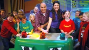 Alexander Lombardi, Naomi van Dooren (v.l.) mit ihren Spielklassen