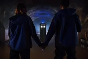 L-R: : Lin (CHARLOTTE RITCHIE), The TARDIS, Mitch (NIKESH PATEL)