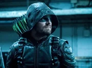 Oliver (Stephen Amell)