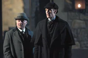 Sherlock Holmes (Matt Frewer,r.) und Dr. Watson (Kenneth Welsh) werden diesmal nach einigen mysteriösen Morden in der Abtei in Whitechapel zu Hilfe gerufen. Vieles deutet darauf hin, daß ein Vampir die Möche um die Ecke gebracht hat, denn jedes Opfer hat zwei große Bißwunden im Nacken.