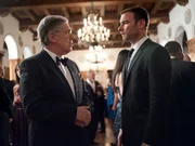 Elliott Gould as Ezra Goldman and Liev Schreiber as Ray Donovan in Ray Donovan (Season 2, Episode 3). - Photo: Suzanne Tenner/SHOWTIME - Photo ID: RayDonovan_103_0337.R