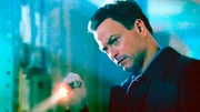 Die Vorgehensweise am Tatort lässt Detective Mac Taylor (Gary Sinise) vermuten, dass ein Mann aus den eigenen Reihen der Täter war.