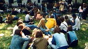 Wie lebt es sich in einem bis in die letzten Bereiche von sozialistischer Ideologie durchdrungenen Staat, wenn man an andere als die staatlich propagierten "Götter" Marx, Engels und Lenin glaubt? Wie war es 1983 in der DDR möglich, sowohl den Vater der Reformation Martin Luther - als auch den Vater des Marxismus gleichzeitig zu ehren? - Evangelischer Kirchentag in der DDR: Wittenberg im Jahr 1983