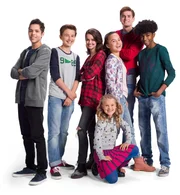 L-R: Max Hunter (Stony Blyden), Sal Hunter (Daan Creyghton), Tess Hunter (Maemae Renfrow), Evie Hunter (Kate Bensdorp), Anika Hunter (Kyra Isako Smith), Daniel Hunter (Thomas Jansen), Jake Hunter (Wilson Radjou-Pujalte)