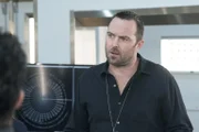 Kurt Weller (Sullivan Stapleton)