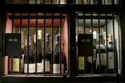 Die Wein-Bank in Frankfurt. Hier werden flüssige Schätze in Tresoren aufbewahrt.