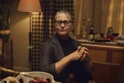 Marguerite Oswald (Cherry Jones).