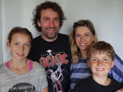 "4 geben alles!": Familie Leumann (Sara Leumann, l.; Fredy Leumann, 2.v.l.; Priska Leumann, 2.v.r.; Nick Leumann, r.).
