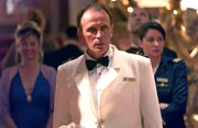 Captain Paul Gallico (Peter Weller)