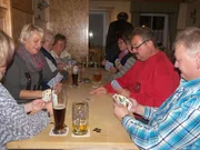 Grasoberln ist ein Kartenspiel, das es nur noch ganz selten in Bayern gibt, so wie hier in Hetzenbach im Landkreis Cham.