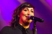 Die mit Preisen überhäufte und von der Presse gefeierte Sängerin Jessy Martens ist live ein Phänomen: Jessy Martens explodiert auf der Bühne wie eine Naturgewalt und haucht im nächsten Moment eine ergreifende Ballade ins Mikrofon.