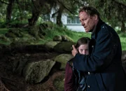 Sie muss beschützt werden: Hazel Doupe als Róisín Mangan, Iain Glen als Jack Taylor