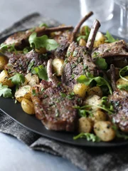 Lammkoteletts mit Minze und Chili