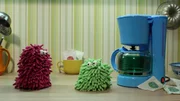 Tadaaa! Wisch und Mop entdecken eine Kaffeemaschine.