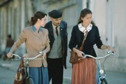 Léa Delmas (Laetitia Casta, r)