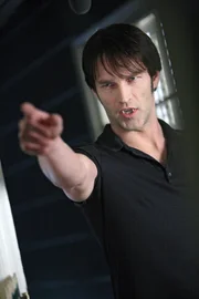 Eric parvient à s'échapper avec Nora et se réfugie chez Bill. Pam, Willa, Tara et Jessica sont encore enfermées, mais connaissent désormais les dangers du nouveau True Blood bientôt distribué. Chez Bill, Nora vit ses dernières heures et refuse de boire le sang de Lilith... Bill explique ce qu'il sait à Eric et lui fait promettre de l'aider à retrouver Warlow, son sang étant le seul espoir de la survie de la race. Warlow est encore dans le refuge féérique avec Sookie, d'où elle entend les lamentations d'Arlene sur la tombe de Terry.