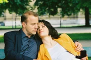 Noch ist Jans (Heino Ferch, l.) und Paulas (Martina Gedeck, r.) Glück ungetrübt. Doch ihr Leben wird sich schlagartig verändern.