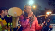 Anke Van Dermeersch, Starpolitikerin der rechtsnationalen belgischen Partei Vlaams Belang (Mitte) bei der Kundgebung in Antwerpen am 21. Februar 2017 gegen den Bau einer neuen Moschee.