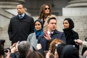 V.l.: Detective Odafin "Fin" Tutuola (Ice T), Lela Samra (Melanie Chandra), Lieutenant Olivia Benson (Mariska Hargitay), A.D.A. Rafael Barba (Raul Esparza), Maya Samra (Poorna Jagannathan)