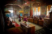 Junge Mönche der Klosterschule Karma Dhubgyu Chokhorling in Pokhara, der zweitgrößten Stadt Nepals