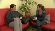 Conny und Natalie tauschen sich aus.