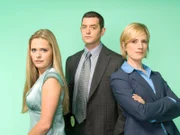 2. Staffel: v.li.: Maggie Lawson als Juliet O'Hara, Tim Omundson als Carlton Lassiter, Kirsten Nelson als Karen Vick