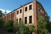 Diese alte Fabrik ersteigerte Familie Menze.