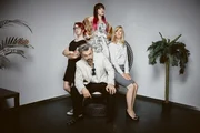 Das Team Three And a Half Girls (#3andahalfgirls) von strandgutmedia stellt sich vor: Sina Bormüller (aka Fraeulein Chaos), Melissa Lee (aka Melissa Lee), Kirstin Warnke, Alexander Wipprecht (vorne).