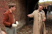 Larosière (Antoine Dulery) und Lampion (Marius Colucci, l)