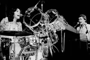 Richard und Karen Carpenter, das US-amerikanische Geschwister-Popduo The Carpenters während eines Konzerts in Kopenhagen im Jahr 1974