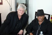 Dieter Wiesner (l.) war Michael Jacksons langjähriger Manager. Hier ist er mit Michaels Vater, Joseph Walter "Joe" Jackson.