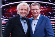 Sind die beiden Show-Giganten Thomas Gottschalk (l.) und Günther Jauch schlagfertig und klug genug, um sich gegen 500 motivierte Zuschauer im Studio durchzusetzen?