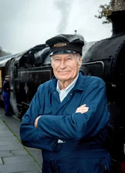 Peter's Great Rail Restoration: Presented by Peter Snow, (Llangollen)